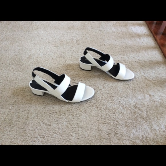 Via Spiga Shoes - Via Spiga white leather sandal, sz 8.5 M